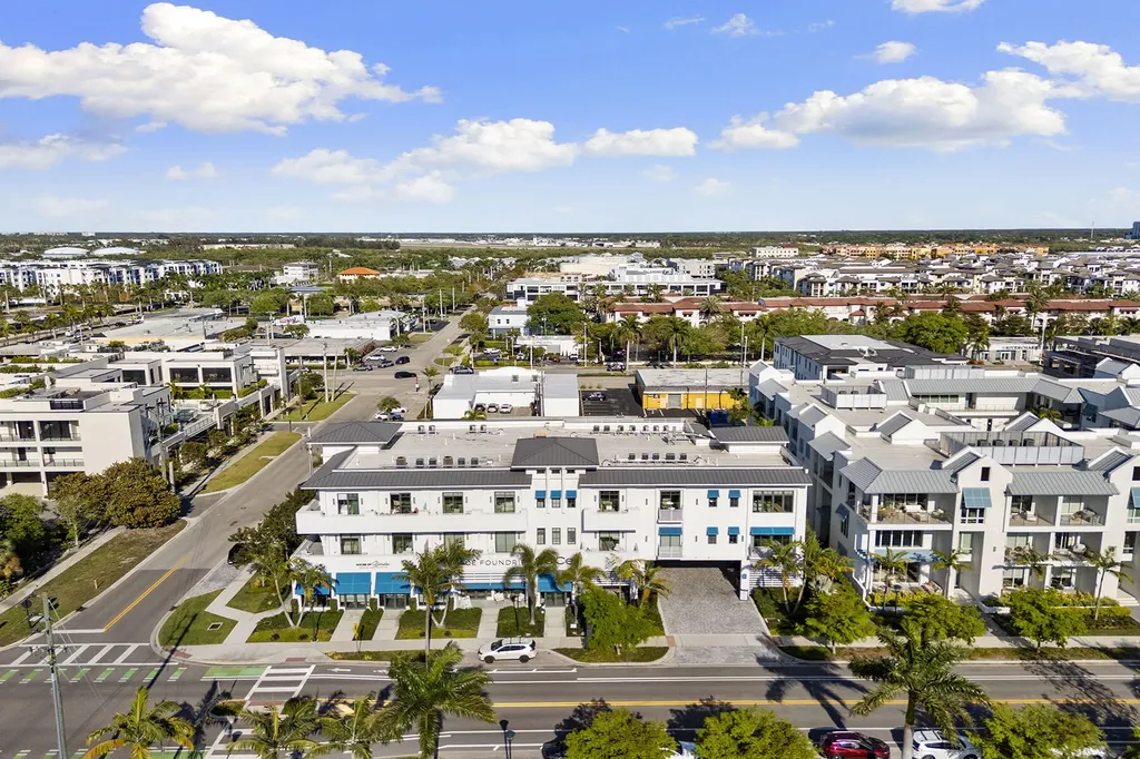 101 8th Street S Naples FL 34102
