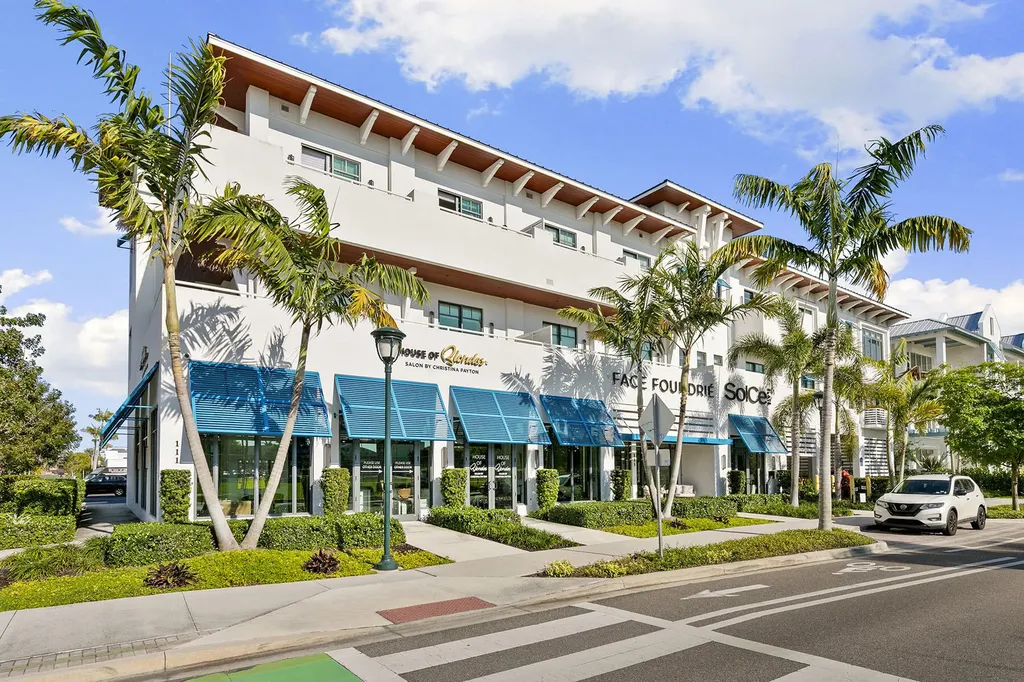 101 8th Street S Naples FL 34102