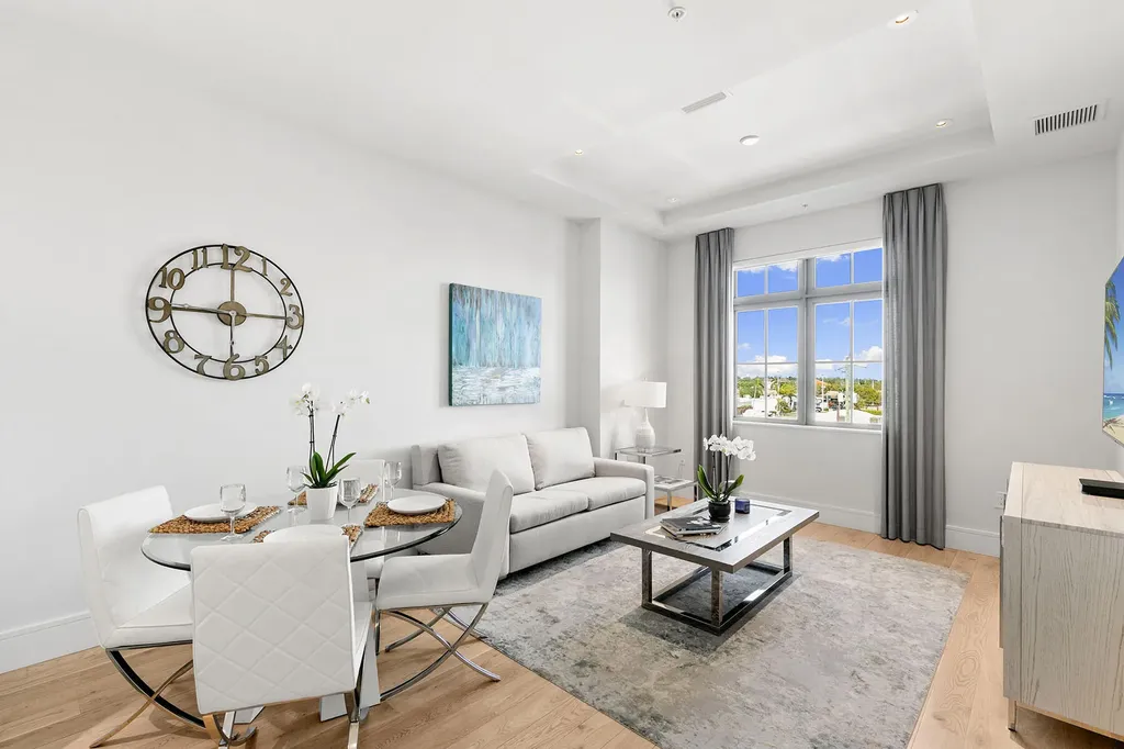 101 8th Street S Naples FL 34102
