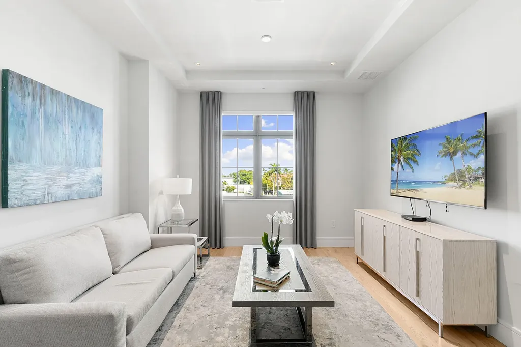 101 8th Street S Naples FL 34102