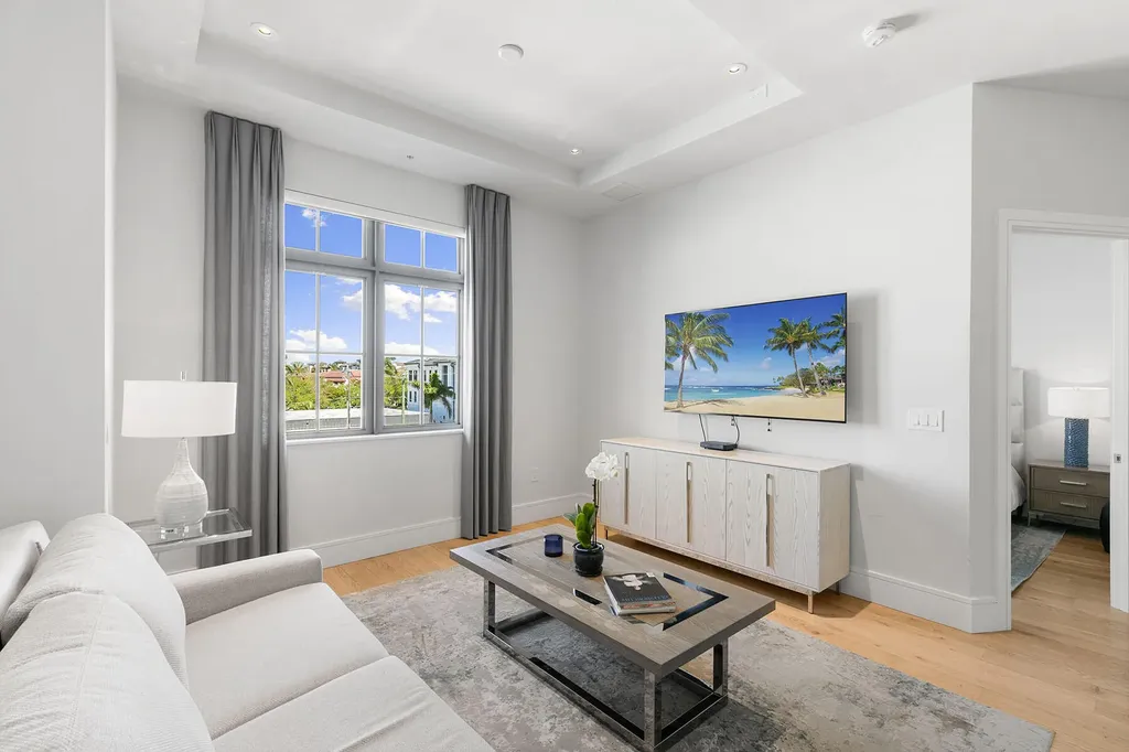 101 8th Street S Naples FL 34102
