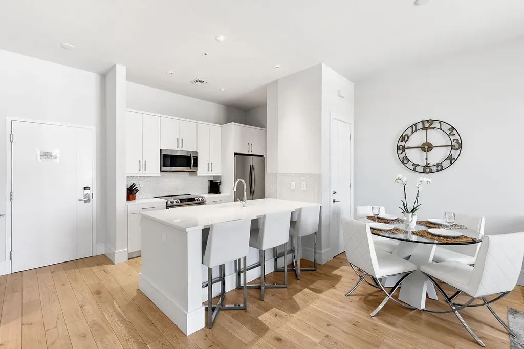 101 8th Street S Naples FL 34102