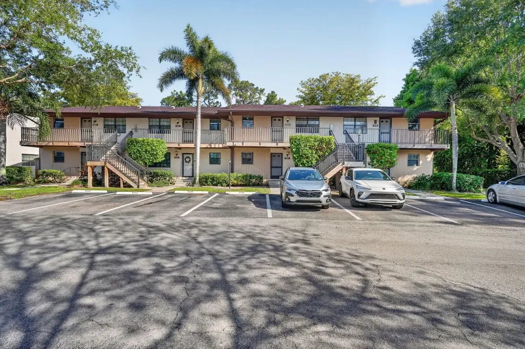 5232 Treetops Drive Naples FL 34113