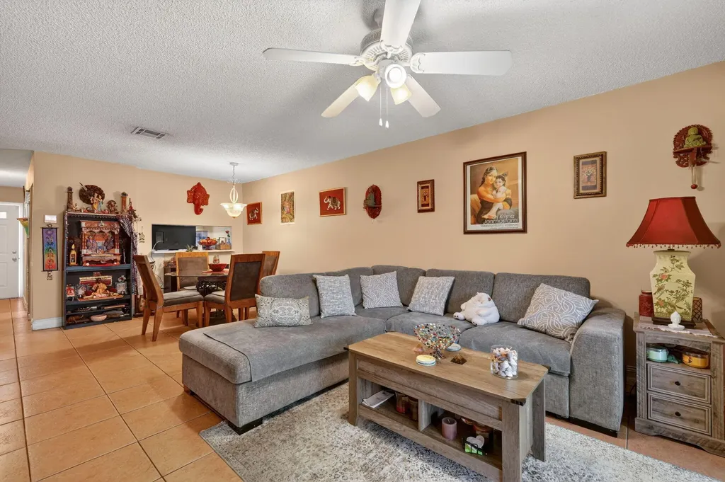 5232 Treetops Drive Naples FL 34113