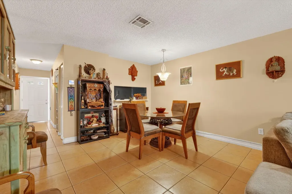 5232 Treetops Drive Naples FL 34113