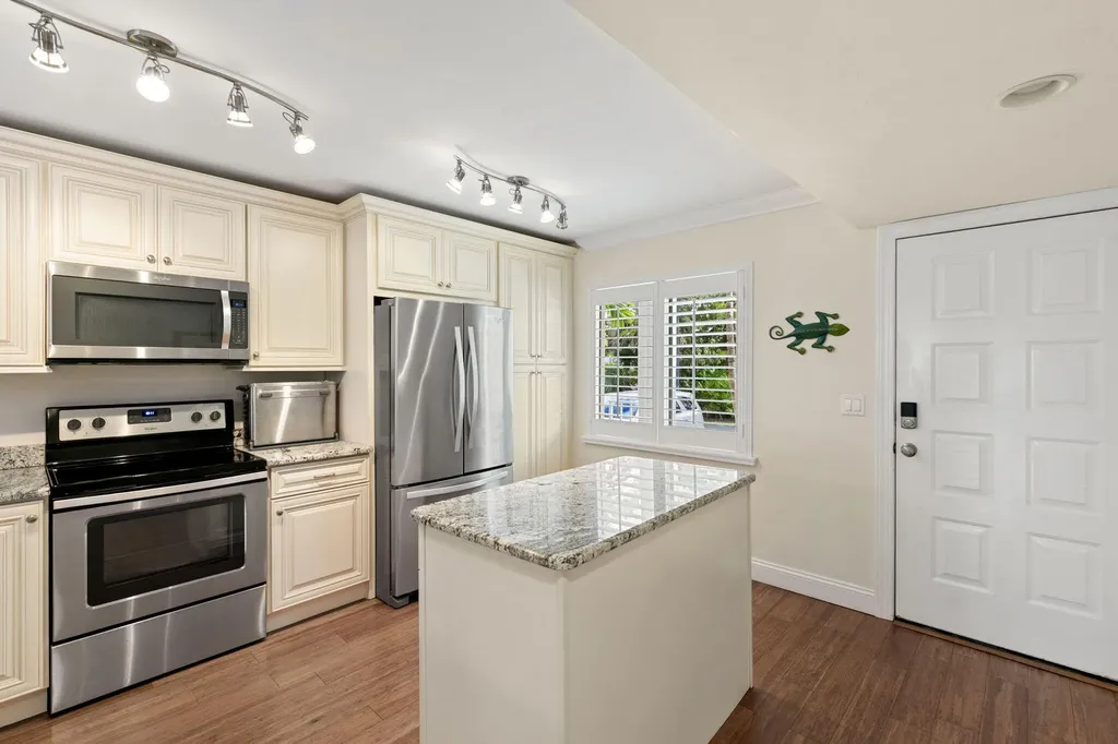3072 Sandpiper Bay Circle Naples FL 34112