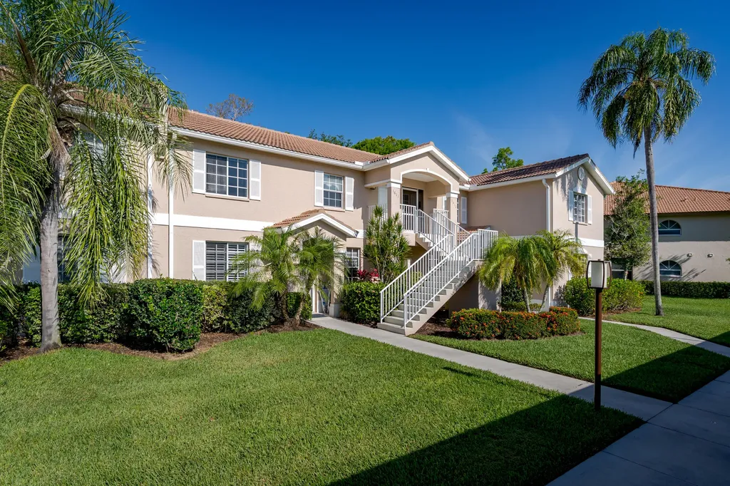 8065 Tiger Cove Naples FL 34113