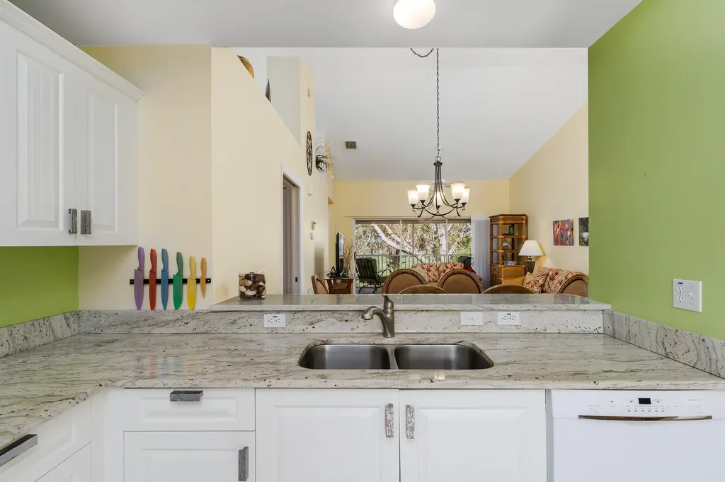 8065 Tiger Cove Naples FL 34113