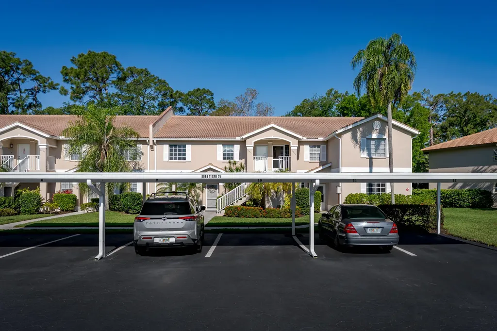 8065 Tiger Cove Naples FL 34113
