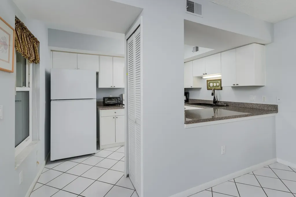 138 Clyburn Way W Marco Island FL 34145