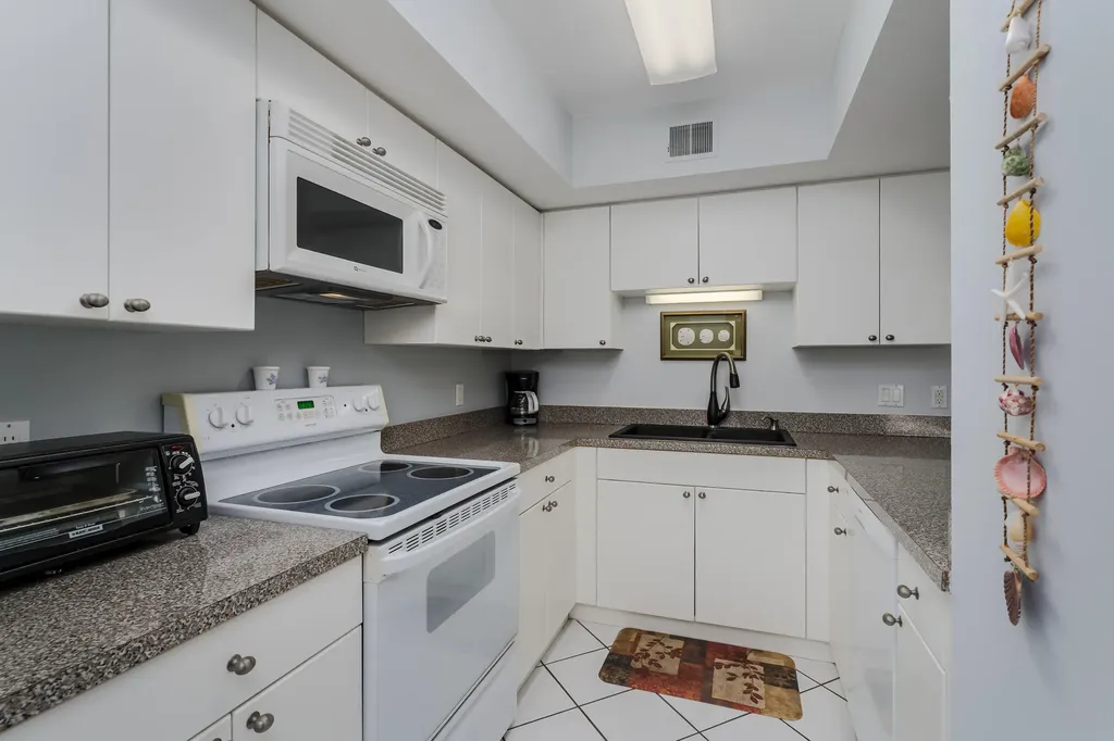 138 Clyburn Way W Marco Island FL 34145