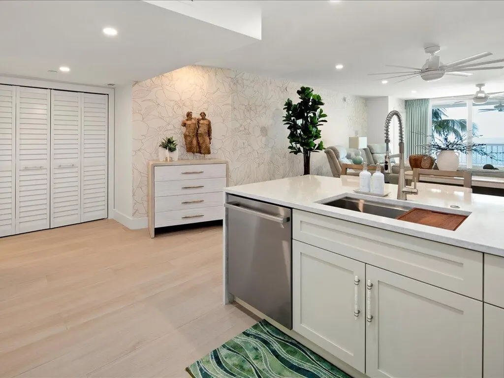 990 Cape Marco Marco Island FL 34145