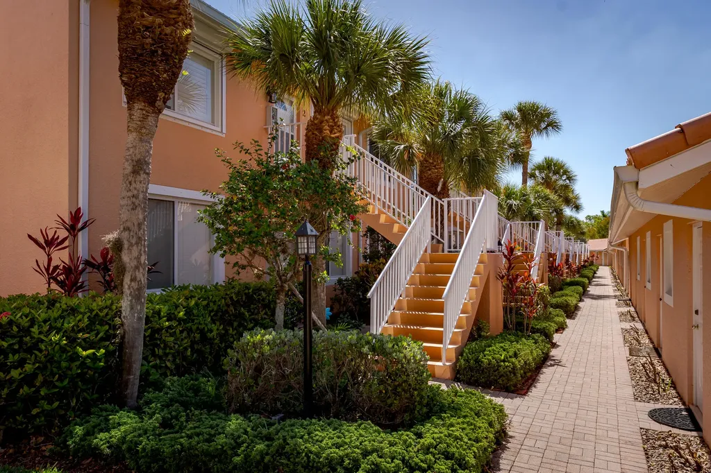 6830 Beach Resort Drive Naples FL 34114