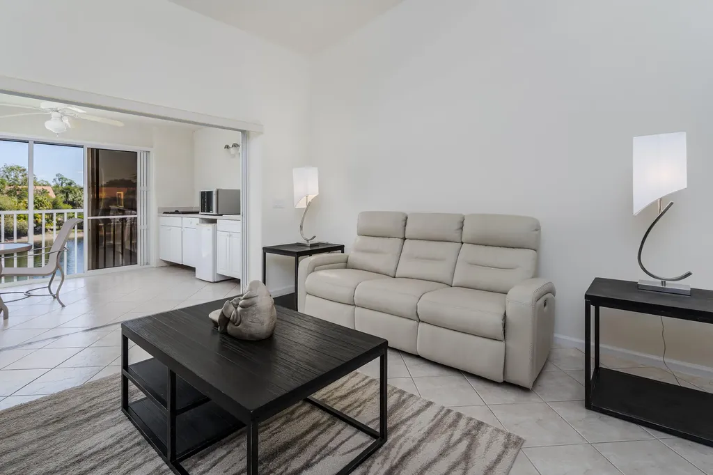 6830 Beach Resort Drive Naples FL 34114