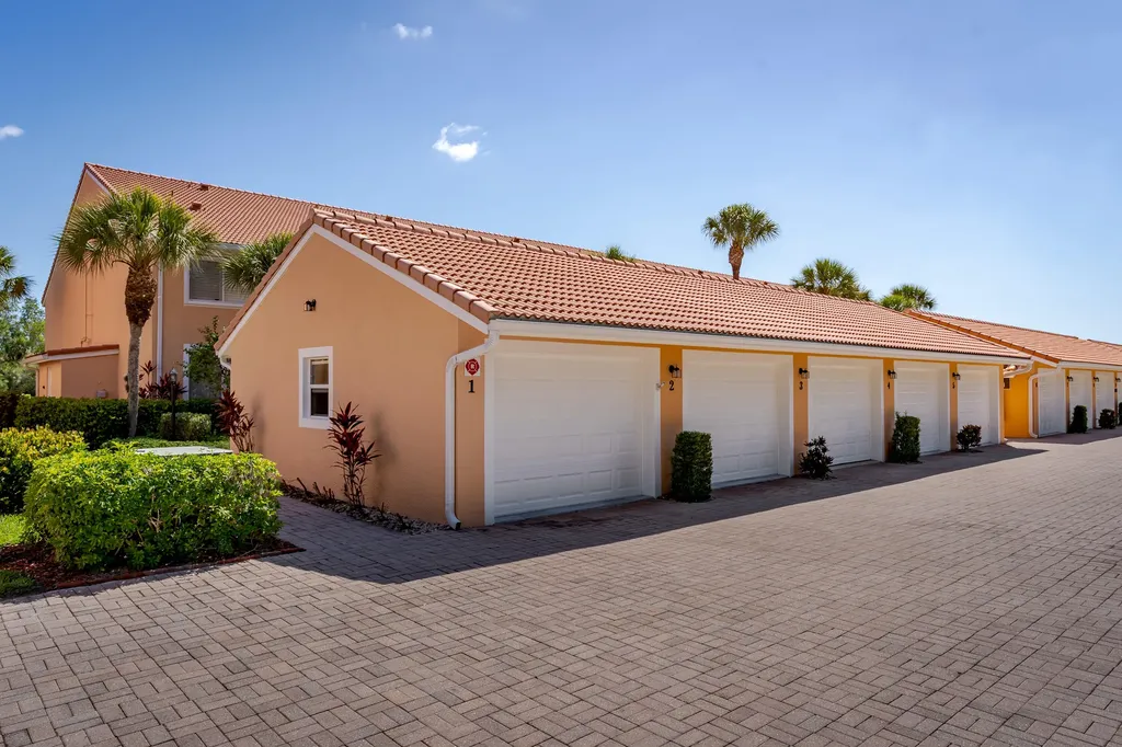 6830 Beach Resort Drive Naples FL 34114