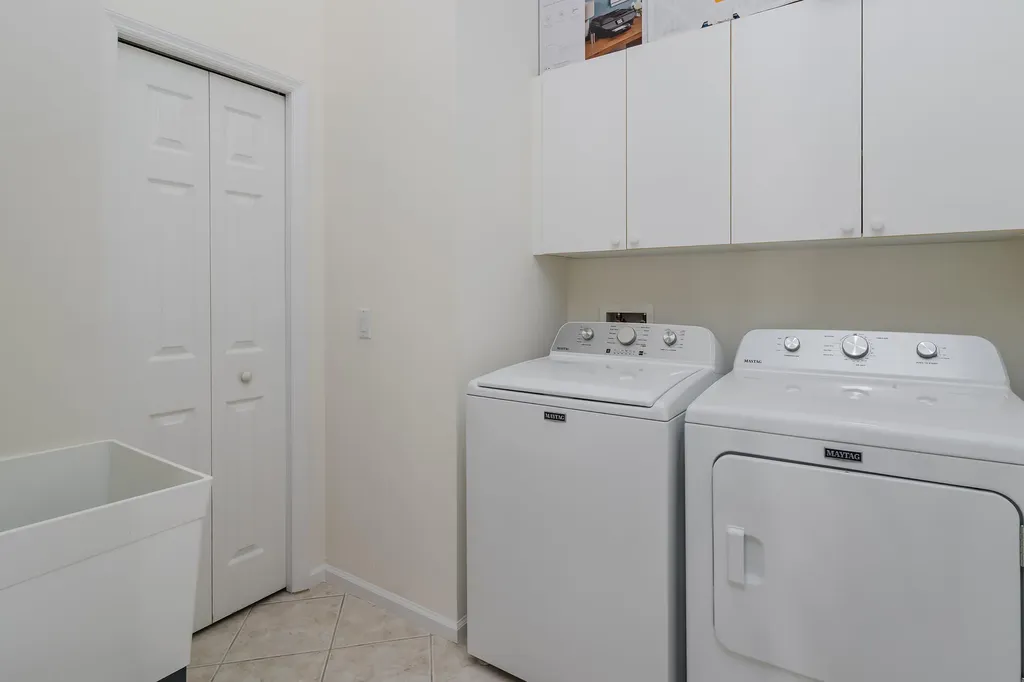 6830 Beach Resort Drive Naples FL 34114