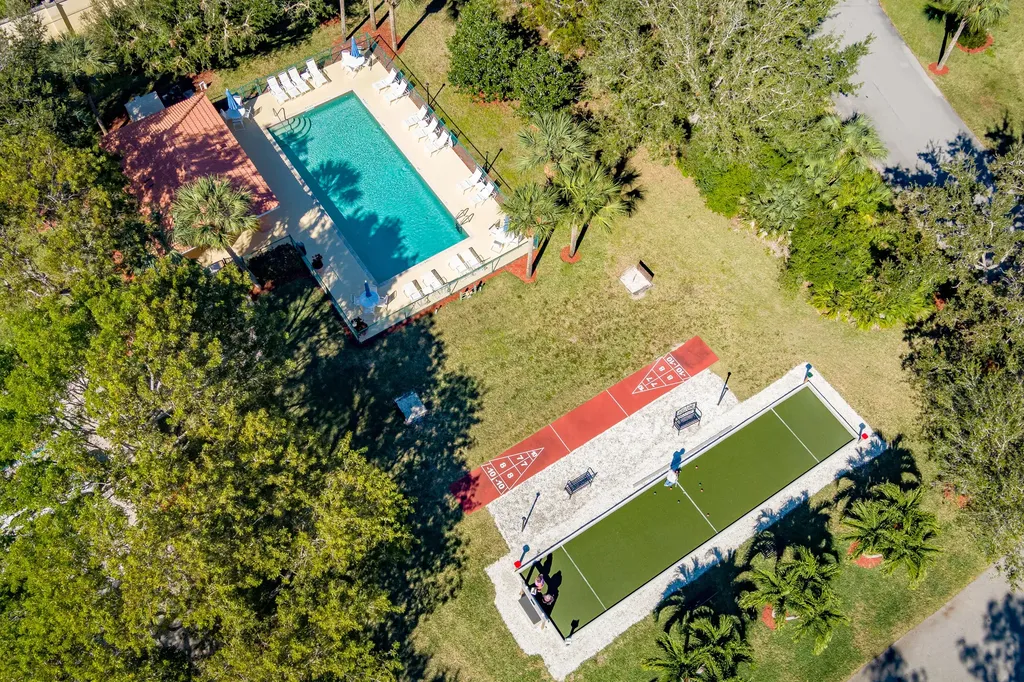 6830 Beach Resort Drive Naples FL 34114