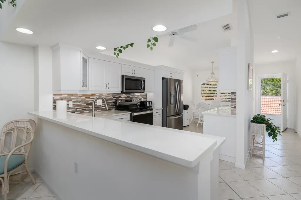6830 Beach Resort Drive Naples FL 34114