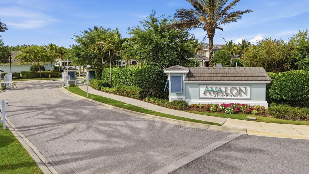 6977 Avalon Circle Naples FL 34112