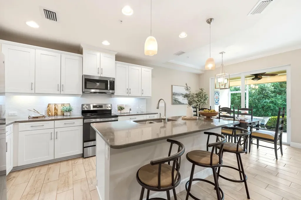 6977 Avalon Circle Naples FL 34112
