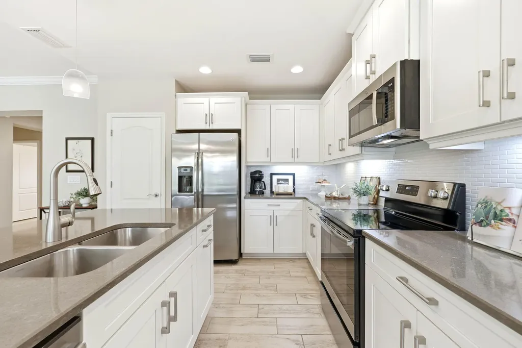 6977 Avalon Circle Naples FL 34112