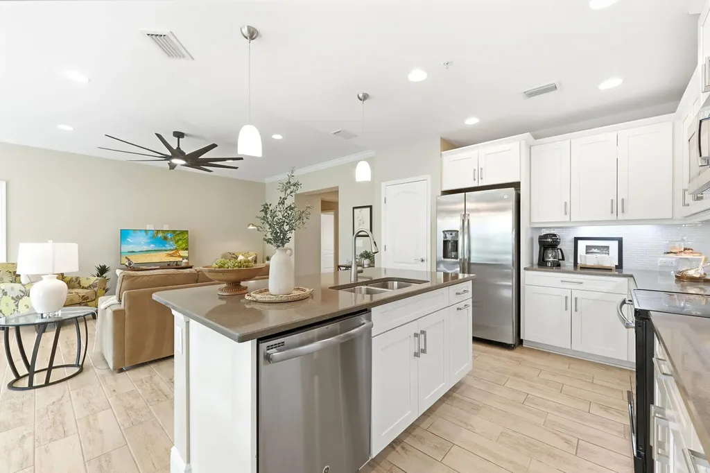 6977 Avalon Circle Naples FL 34112