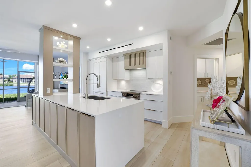 Marco Island FL, 510 Club Marco Circle, Unit 201