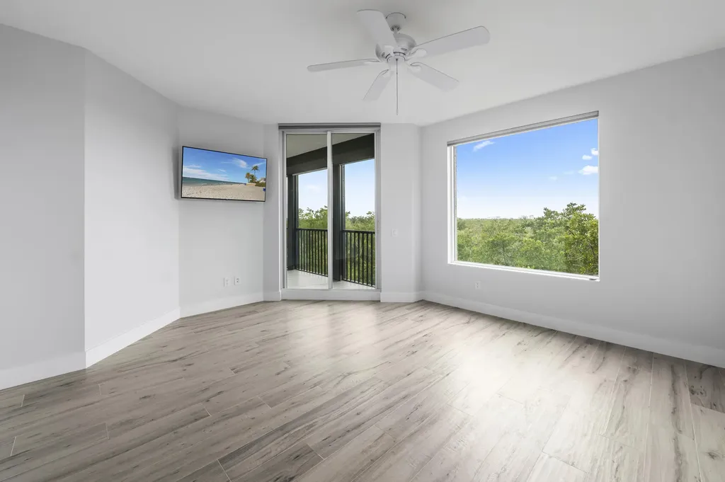 425 Cove Tower Drive Naples FL 34110