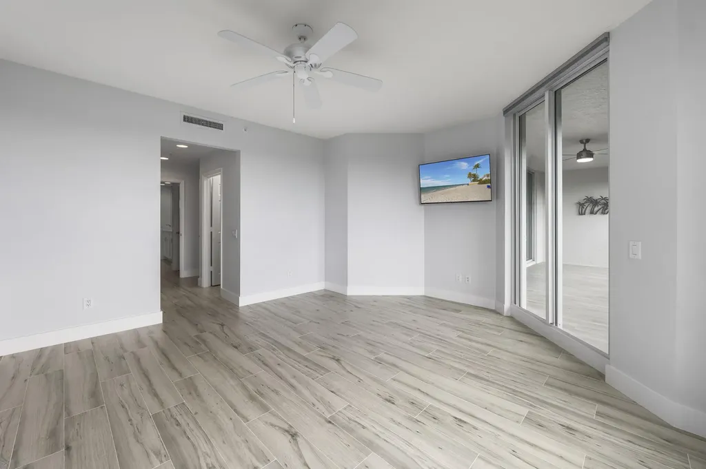 425 Cove Tower Drive Naples FL 34110