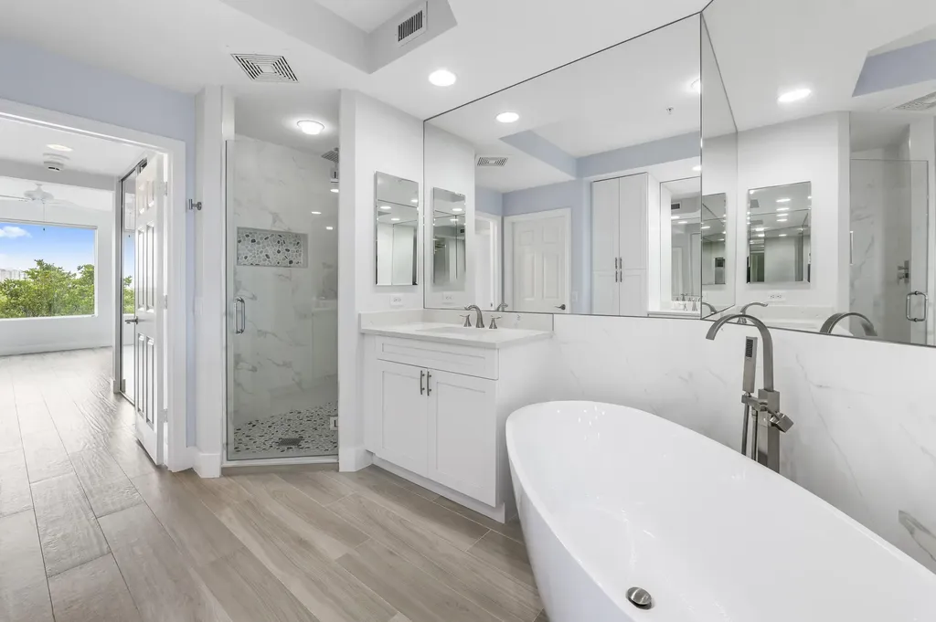 425 Cove Tower Drive Naples FL 34110