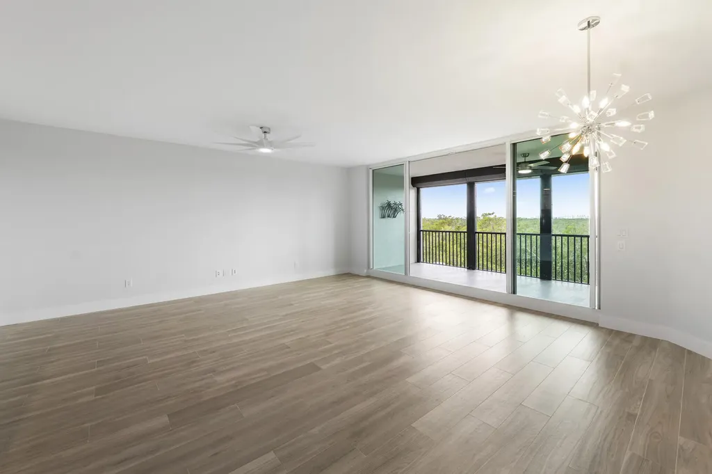 425 Cove Tower Drive Naples FL 34110
