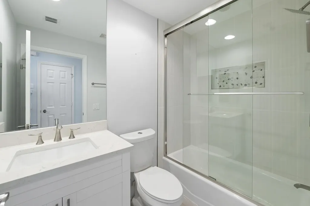 425 Cove Tower Drive Naples FL 34110