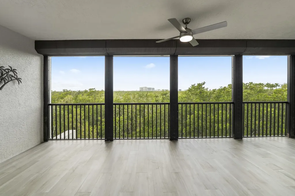425 Cove Tower Drive Naples FL 34110