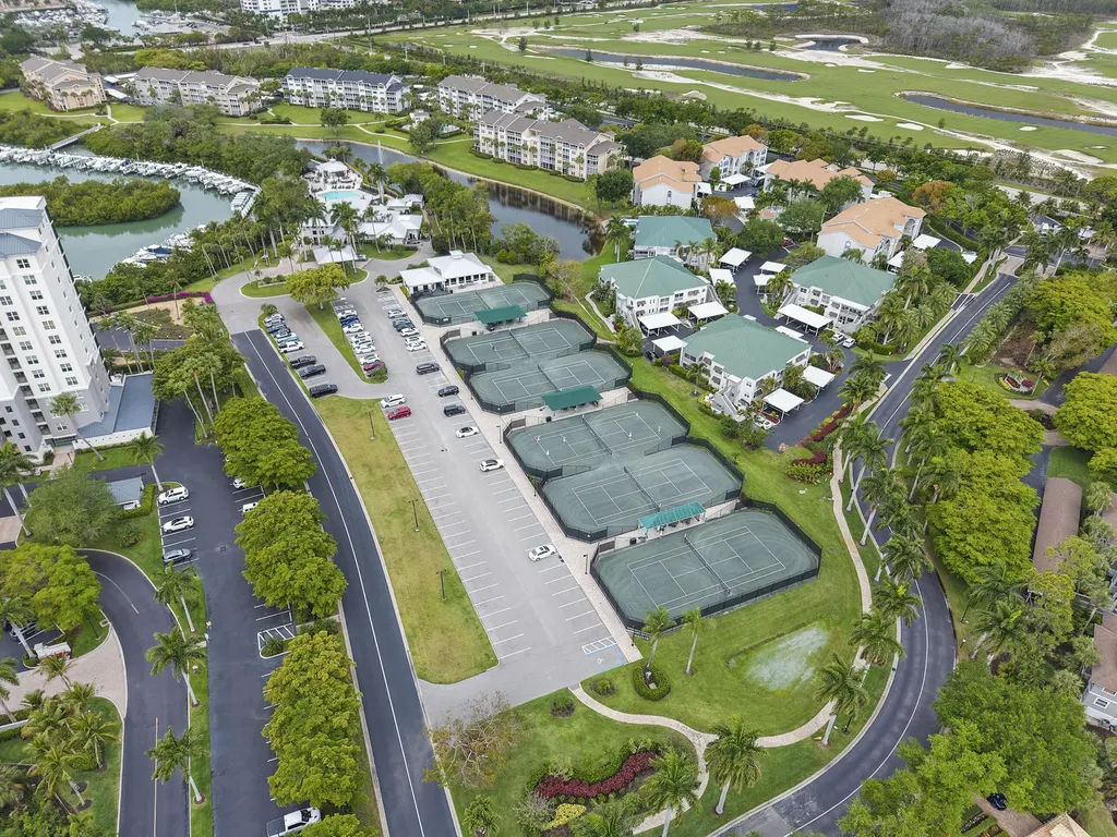 425 Cove Tower Drive Naples FL 34110