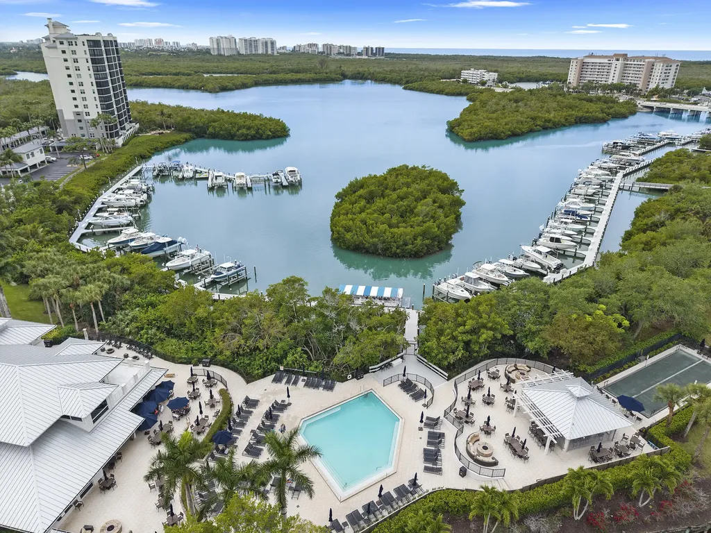 425 Cove Tower Drive Naples FL 34110