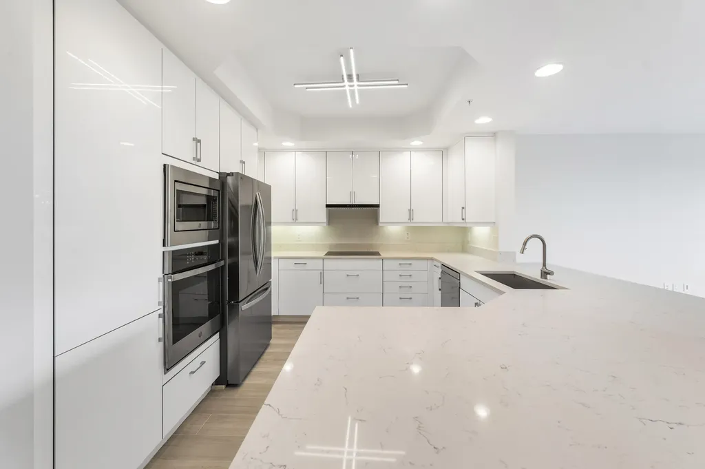 425 Cove Tower Drive Naples FL 34110