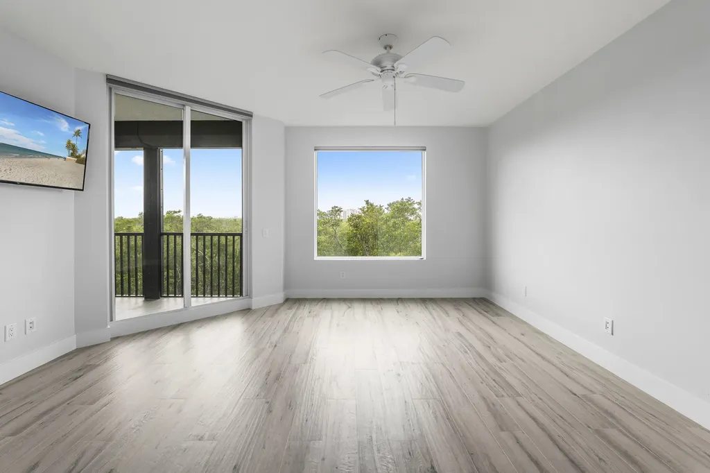 425 Cove Tower Drive Naples FL 34110