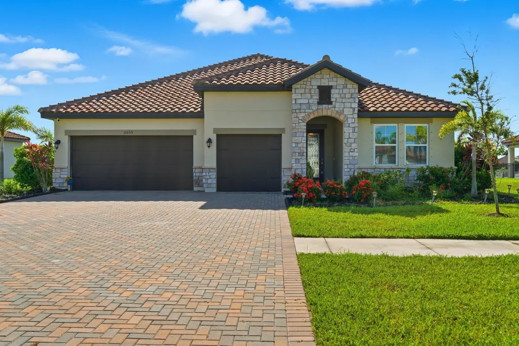 2055 Grove Drive Naples FL 34120
