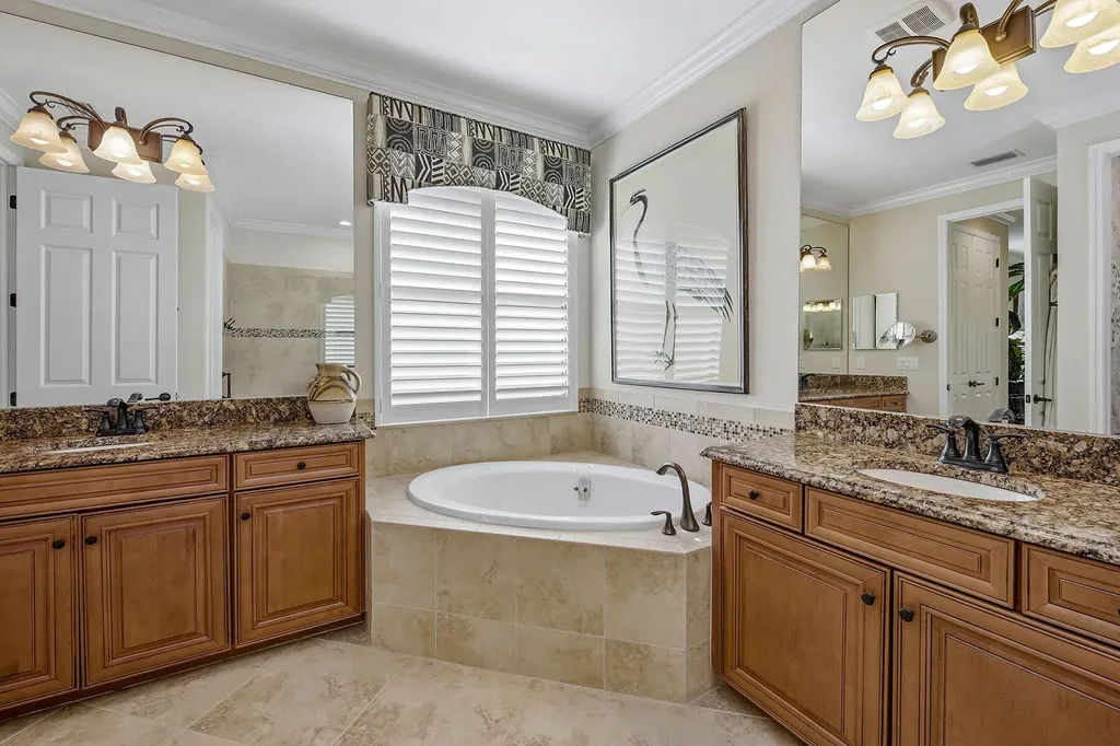 2842 Aviamar Circle Naples FL 34114