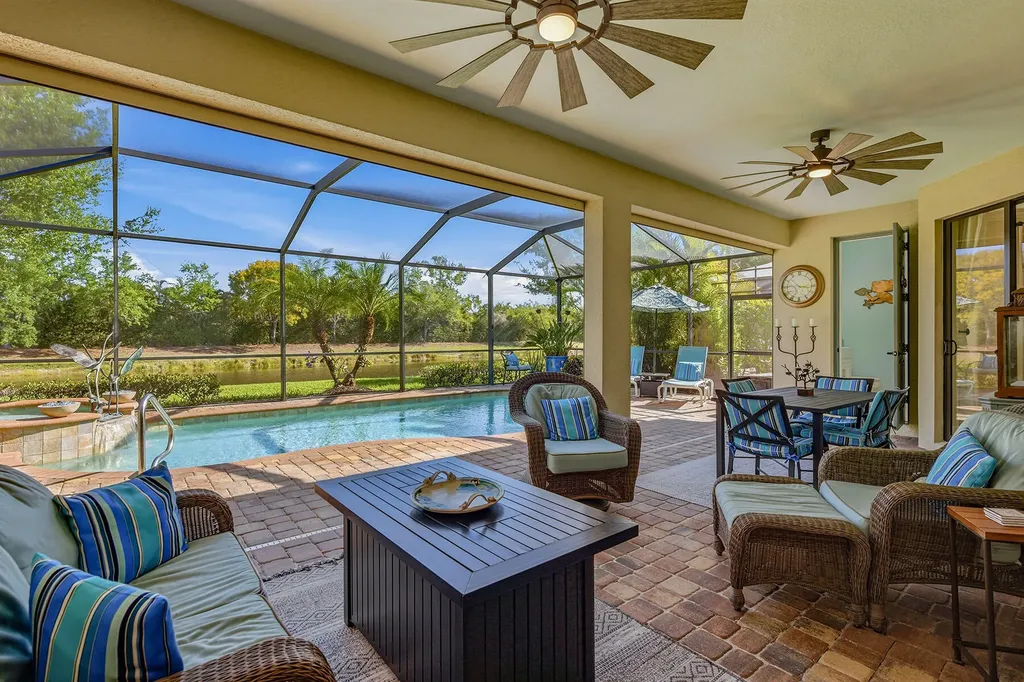 2842 Aviamar Circle Naples FL 34114