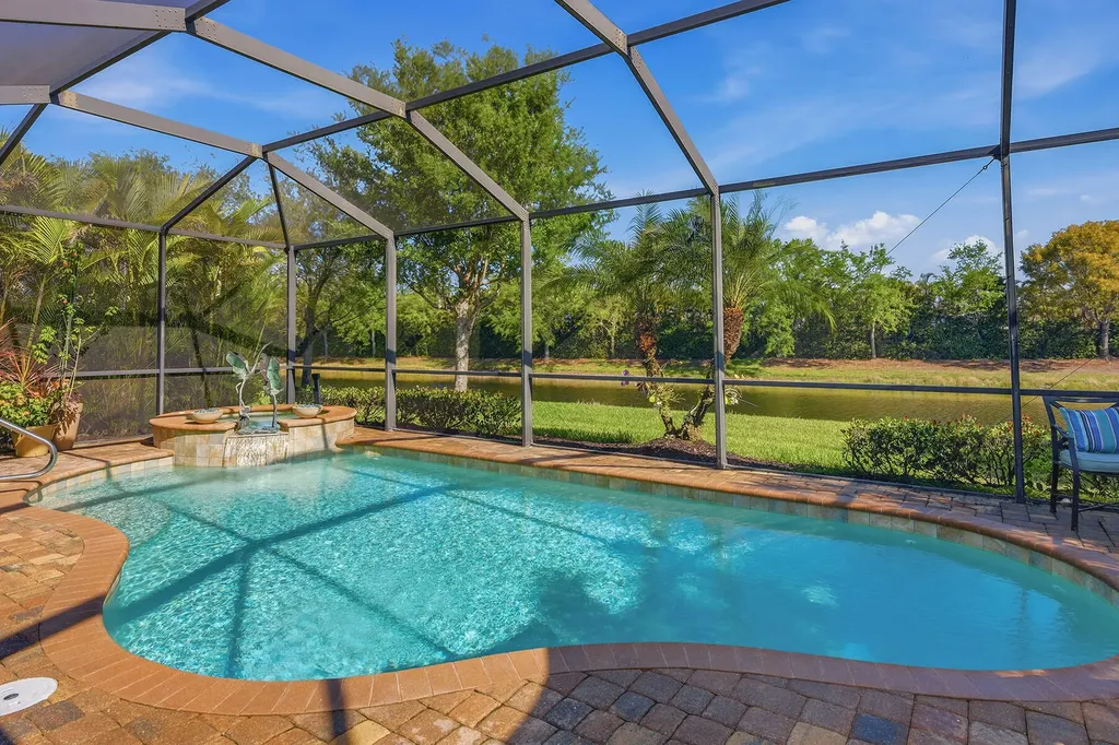 2842 Aviamar Circle Naples FL 34114