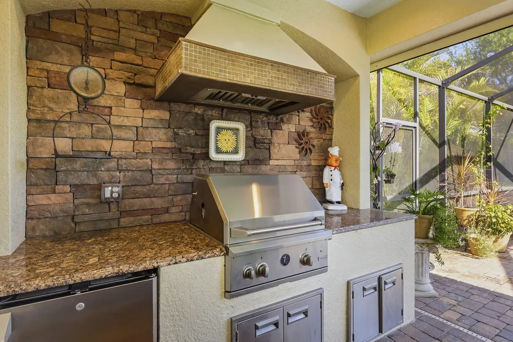 2842 Aviamar Circle Naples FL 34114