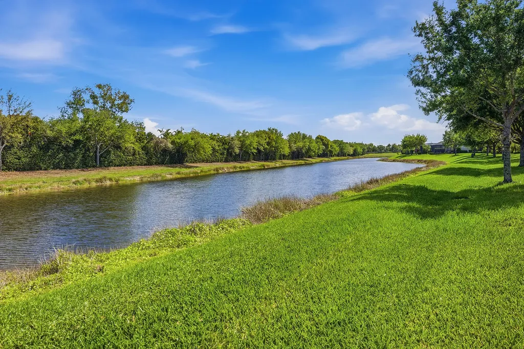 2842 Aviamar Circle Naples FL 34114