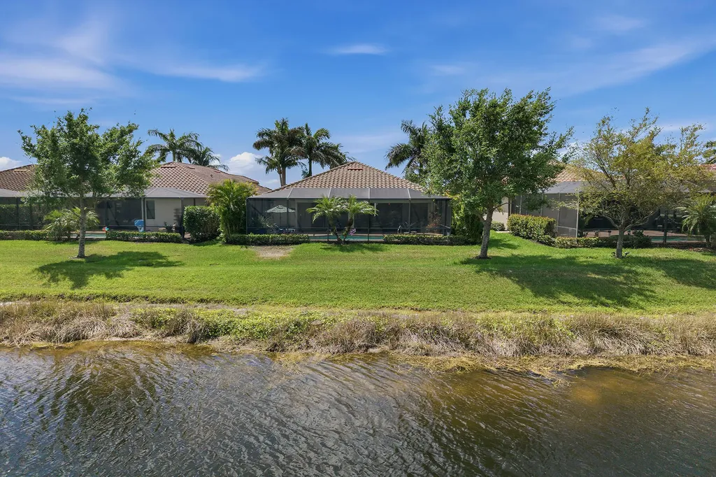 2842 Aviamar Circle Naples FL 34114