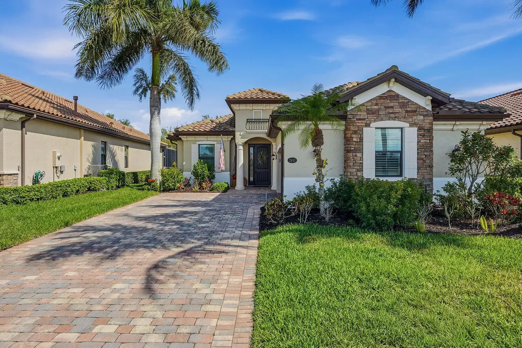 2842 Aviamar Circle Naples FL 34114