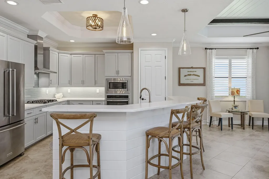 2842 Aviamar Circle Naples FL 34114