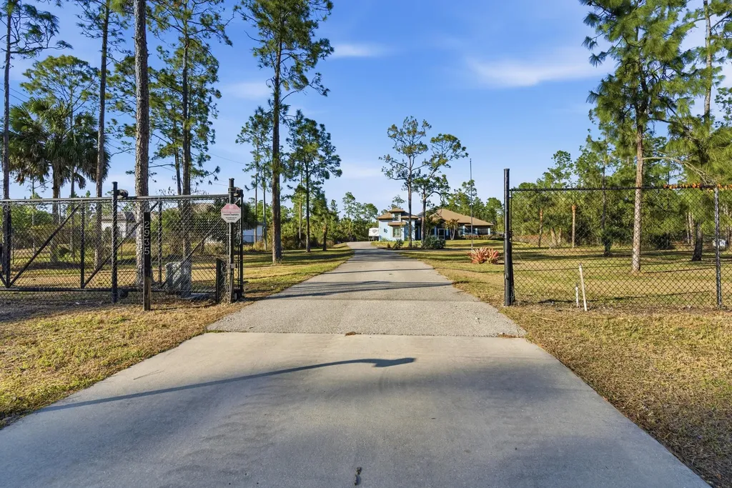 2935 2nd Avenue NE Naples FL 34120