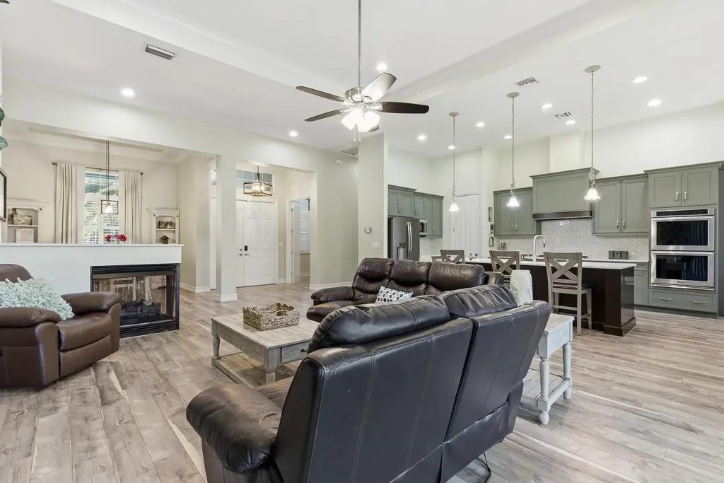 2935 2nd Avenue NE Naples FL 34120