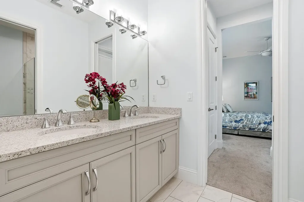 14386 Laguna Springs Lane Naples FL 34114