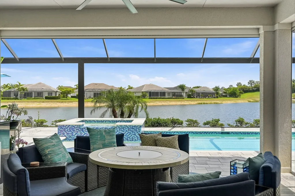 14386 Laguna Springs Lane Naples FL 34114